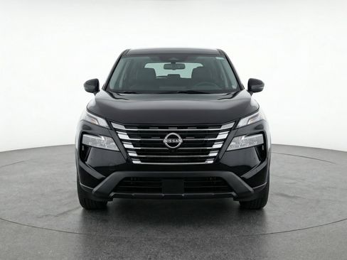 Used 2025 Nissan Rogue SV image 2