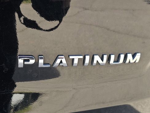 Certified 2018 Ford Explorer Platinum image 18