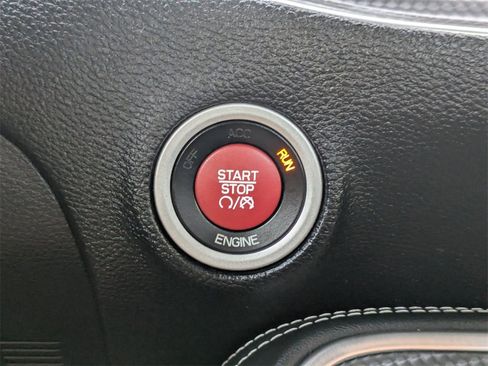 Used 2015 Dodge Challenger SRT Hellcat image 28