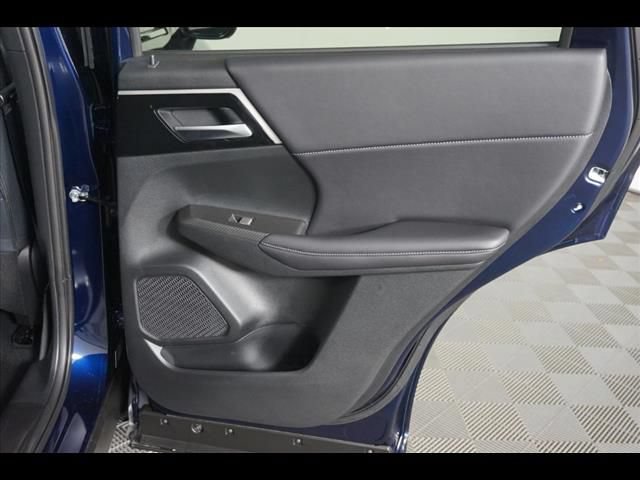 Used 2025 Mitsubishi Outlander SE AWD/4WD image 10