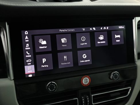 Certified 2026 Porsche Macan AWD/4WD image 38