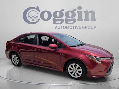 Used 2025 Toyota Corolla LE FWD image 7