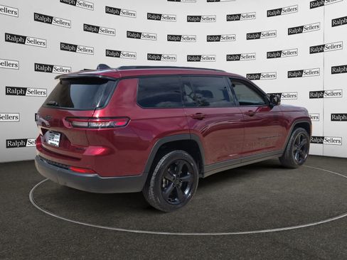 Used 2022 Jeep Grand Cherokee L Limited w/ Black Appearance Package RWD image 6