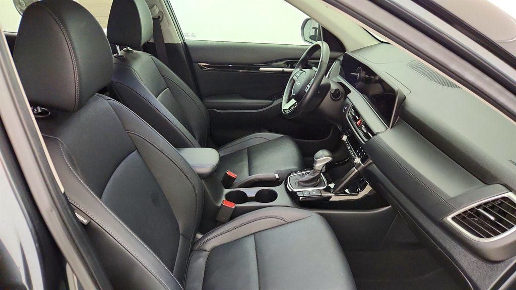 Used 2024 Kia Seltos EX FWD image 22