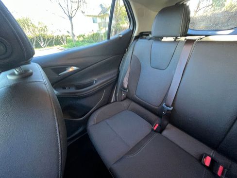 Used 2025 Buick Encore GX Preferred image 37