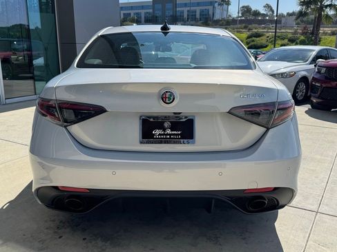 Used 2025 Alfa Romeo Giulia image 7