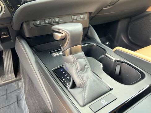 Used 2025 Lexus ES 350 w/ Premium Package FWD image 18