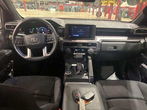 Used 2025 Toyota 4Runner SR5 AWD/4WD image 45