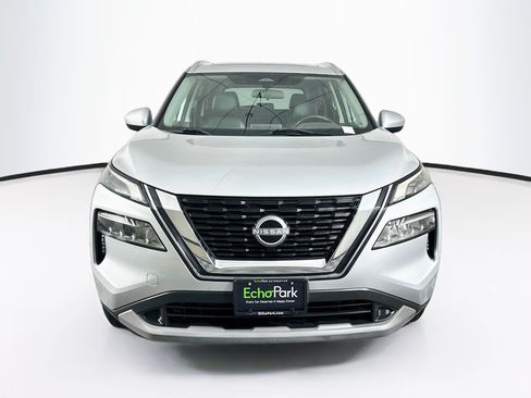 Used 2023 Nissan Rogue SV w/ SV Premium B Package FWD image 2