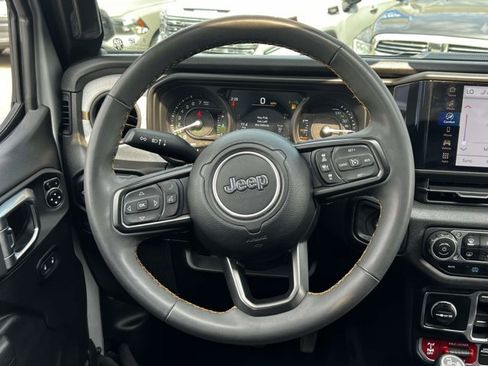 Used 2024 Jeep Wrangler Unlimited AWD/4WD image 13