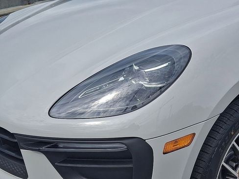 Used 2025 Porsche Macan image 11