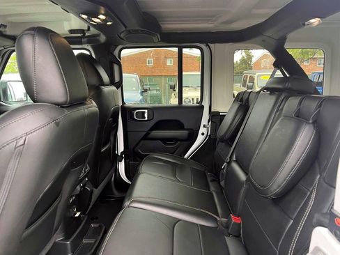 Used 2022 Jeep Wrangler Unlimited Sahara w/ Cold Weather Group image 11