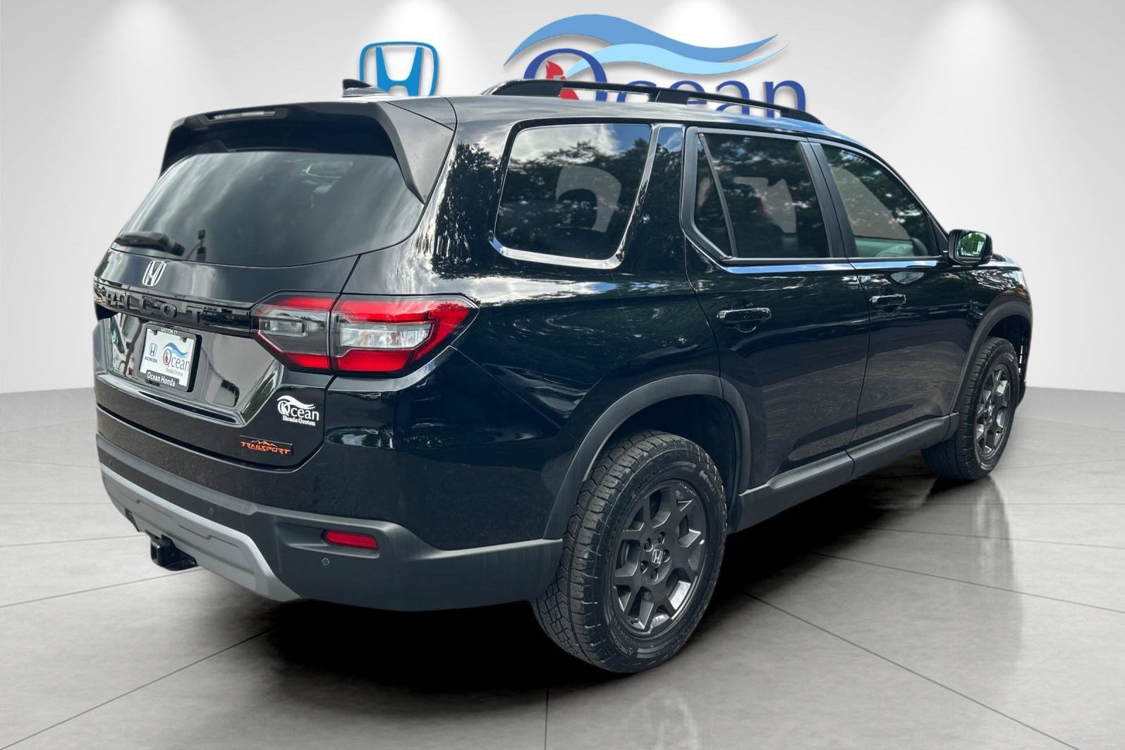 Used 2023 Honda Pilot TrailSport image 3