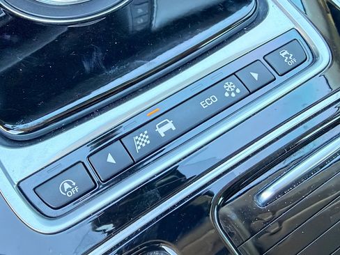 Used 2018 Jaguar XF Prestige image 28