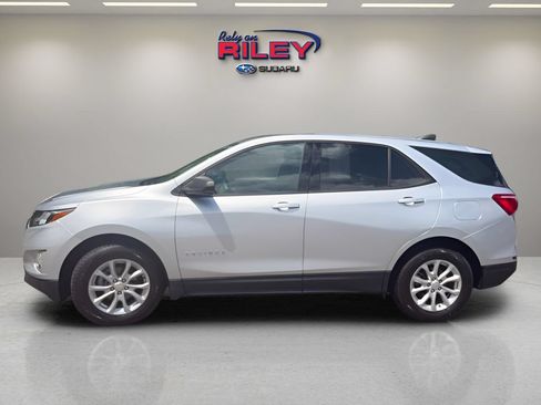 Used 2019 Chevrolet Equinox LS FWD image 2