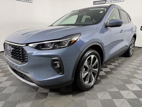 Used 2024 Ford Escape Platinum image 2