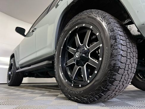 Used 2023 Toyota 4Runner TRD Off-Road Premium w/ Moonroof Package AWD/4WD image 29