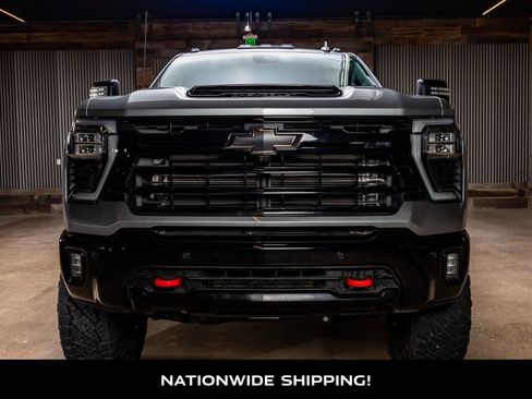 Used 2025 Chevrolet Silverado 2500 LTZ w/ LTZ Plus Package image 4