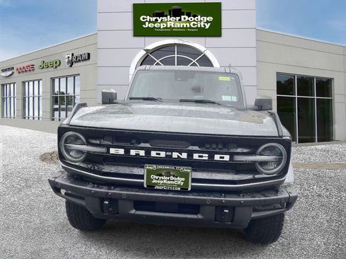 Used 2024 Ford Bronco Outer Banks AWD/4WD image 2