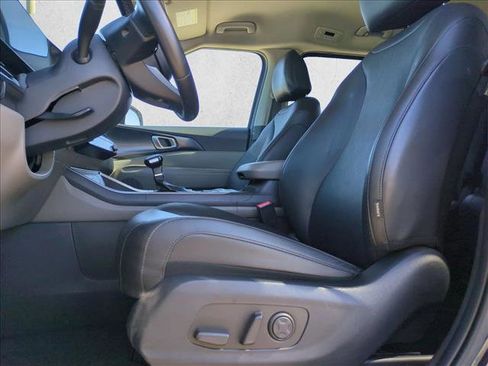 Used 2025 Kia Carnival LXS image 16