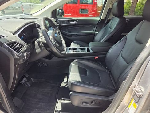 Used 2021 Ford Edge Titanium FWD image 3