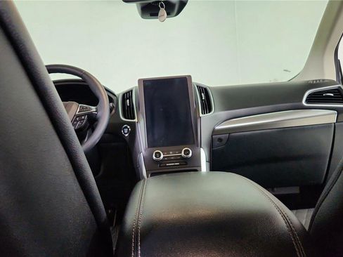 Used 2024 Ford Edge Titanium image 27