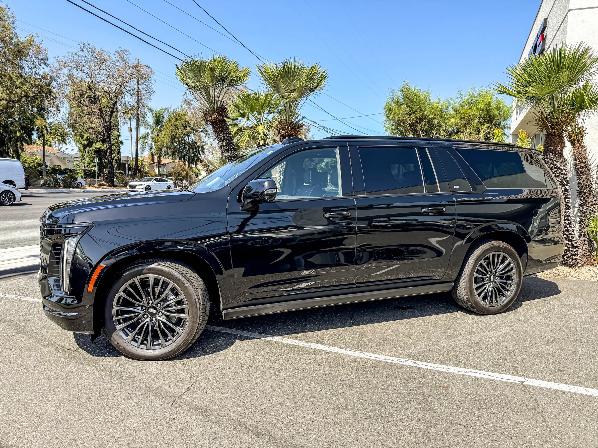 Used 2025 Cadillac Escalade ESV Sport Platinum AWD/4WD image 5