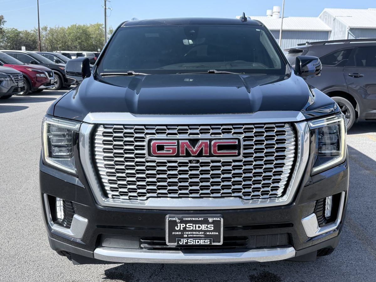 Used 2021 GMC Yukon XL Denali w/ Advanced Technology Package AWD/4WD image 2