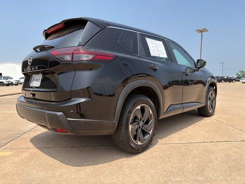 Used 2025 Nissan Rogue SV FWD image 17