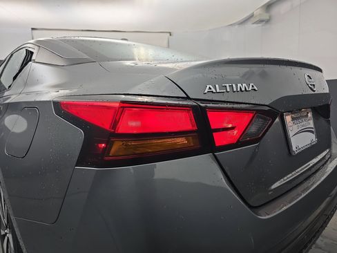 Used 2022 Nissan Altima 2.5 SV image 14