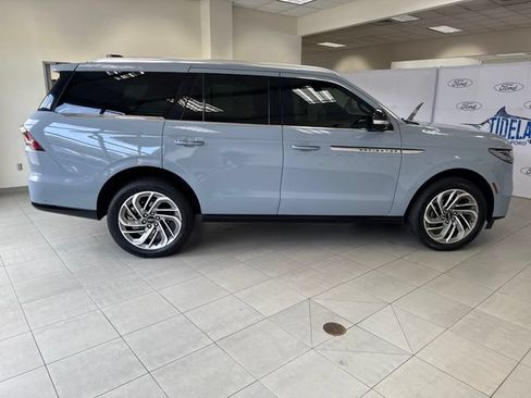 Used 2025 Lincoln Navigator Reserve AWD/4WD image 8