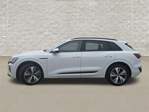 Certified 2024 Audi Q8 e-tron Premium AWD/4WD image 4