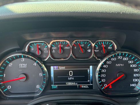 Used 2018 Chevrolet Suburban Premier image 19