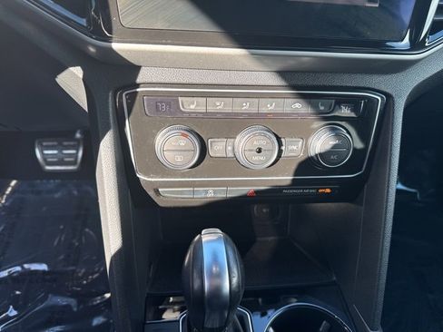 Used 2021 Volkswagen Atlas Cross Sport SEL R-Line image 20