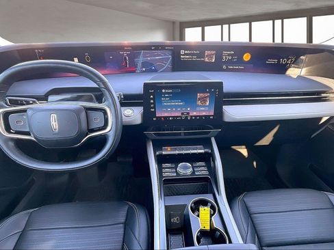 Used 2024 Lincoln Nautilus Reserve w/ Equipment Group 202A image 7