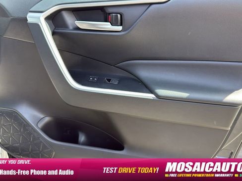 Used 2025 Toyota RAV4 XLE AWD/4WD image 9