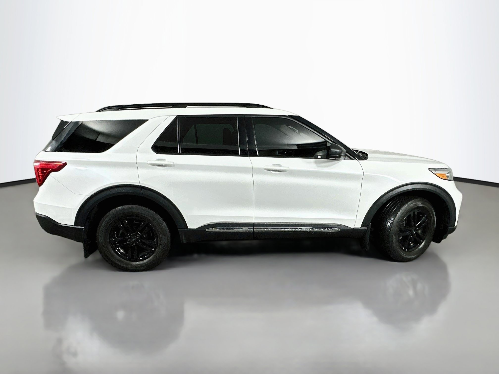 Used 2023 Ford Explorer XLT w/ Equipment Group 202A AWD/4WD image 8