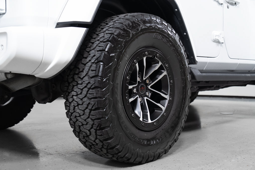 Used 2022 Jeep Wrangler Unlimited Sahara AWD/4WD image 8
