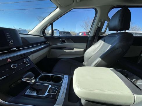 Used 2024 Kia Carnival LX image 32