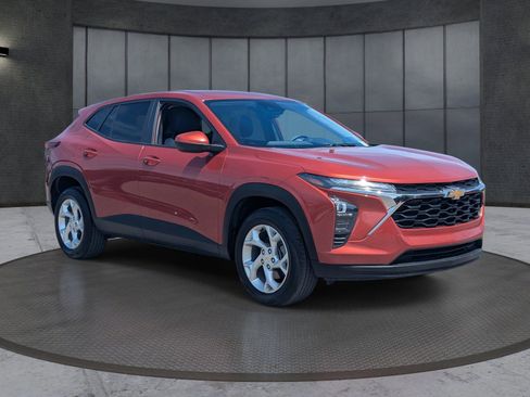 Certified 2024 Chevrolet Trax LS w/ LS Convenience Package FWD image 8