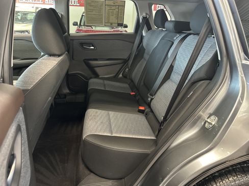 Used 2023 Nissan Rogue SV image 5