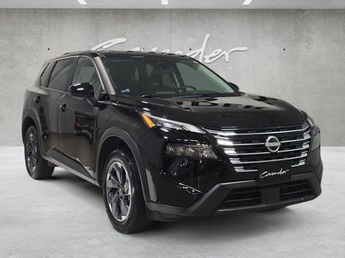 Used 2025 Nissan Rogue SV FWD image 2