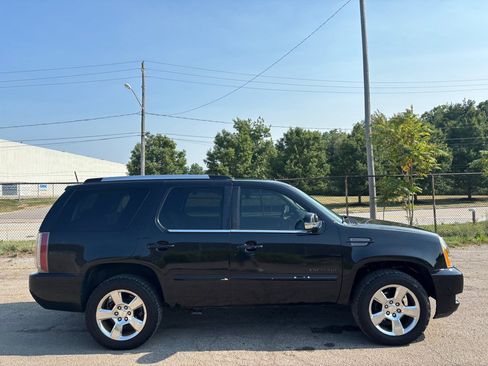 Used 2013 Cadillac Escalade Premium AWD/4WD image 2