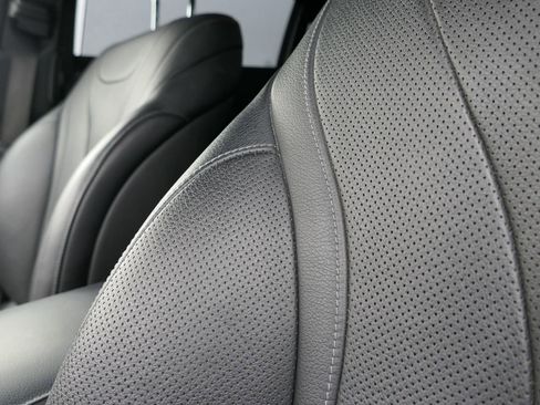 Used 2017 Mercedes-Benz S 550 Sedan image 11