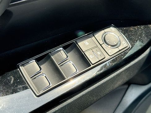 Used 2021 Lexus LX 570 4WD w/ Luxury Package image 14