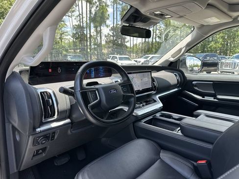Used 2025 Ford Expedition Platinum AWD/4WD image 10