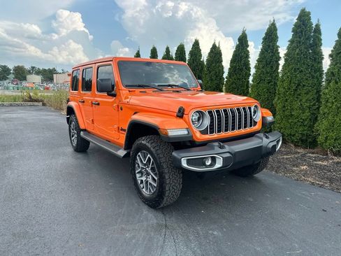 Used 2025 Jeep Wrangler Unlimited Sahara w/ Safety Group AWD/4WD image 2