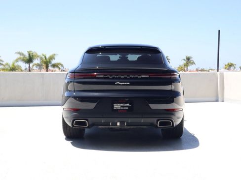 Certified 2025 Porsche Cayenne Coupe w/ Premium Package Plus AWD/4WD image 10