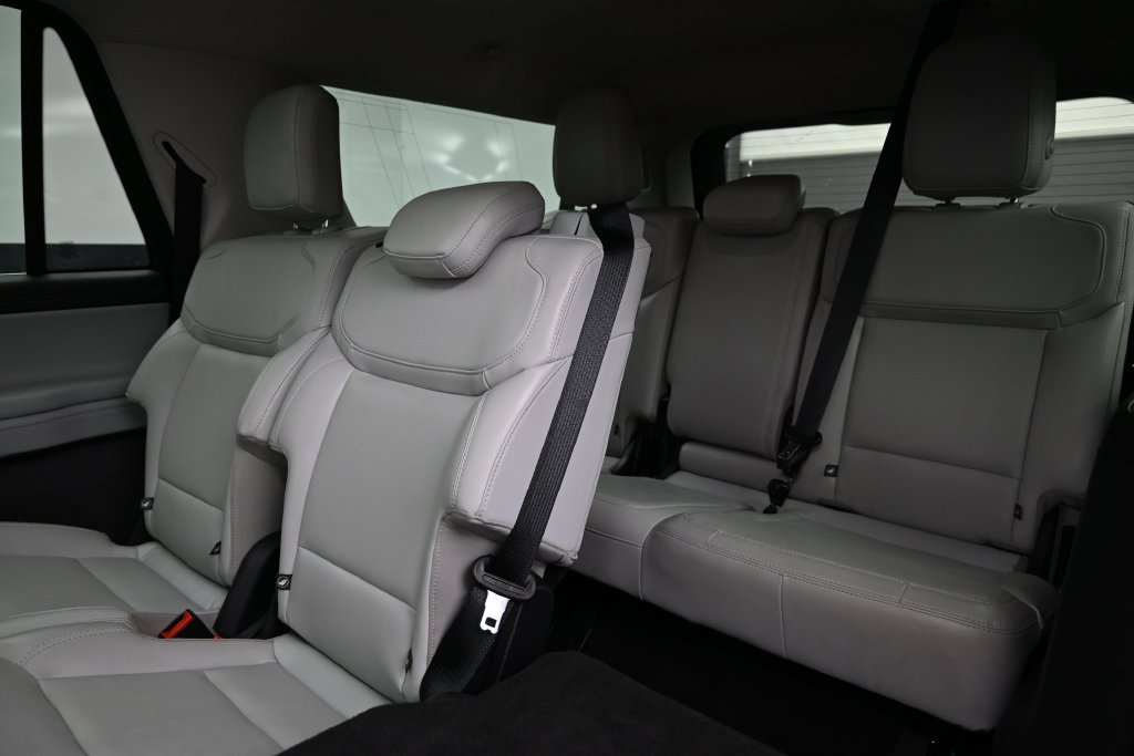 Used 2025 Ford Expedition Max Platinum AWD/4WD image 19