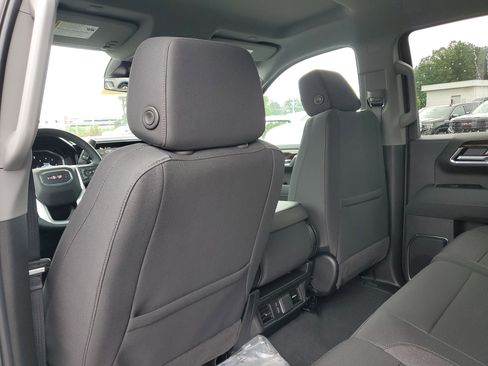 New 2025 GMC Sierra 1500 Elevation image 10